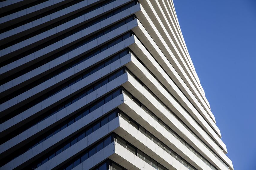 ConceptWall 50 Alumínium függönyfalak, ConceptSystem 77 Alumínium ajtók és ConceptSystem 77 Alumínium ablakok - Lakás komplexum Axis Towers található Tbilisi, Grúzia