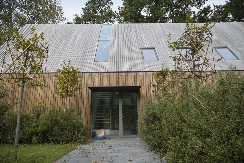 CS 86-HI (c) Törölt rendszerek, ConceptWall 50 Alumínium függönyfalak és HiFinity Alumínium tolóajtók - Villa Forest villa Voorschoten található Voorschoten, Hollandia