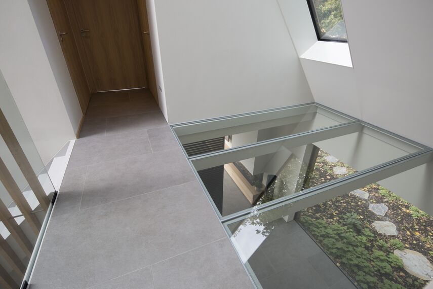 CS 86-HI (c) Törölt rendszerek, ConceptWall 50 Alumínium függönyfalak és HiFinity Alumínium tolóajtók - Villa Forest villa Voorschoten található Voorschoten, Hollandia