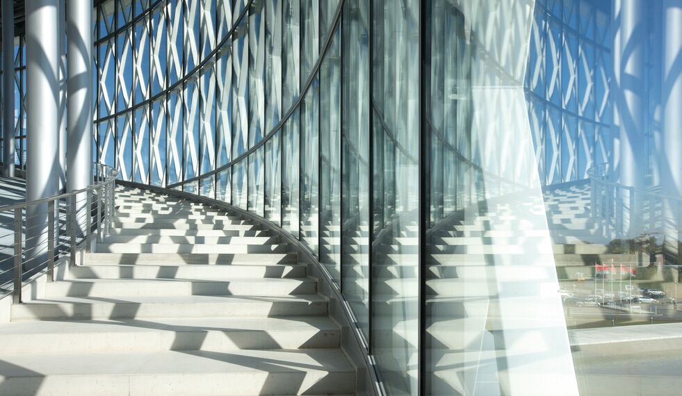 ConceptSystem 77 Alumínium ablakok és ConceptWall 50 Alumínium függönyfalak - Office building Barco One Campus található Kortrijk, Belgium