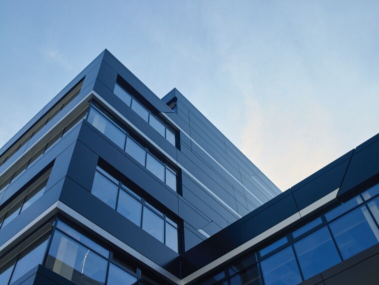 CS 86-HI (c) Törölt rendszerek és ConceptWall 50 Alumínium függönyfalak - Office building ArtGen található Prague, Csehország