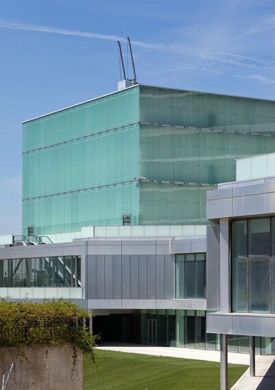 XS 68 Alumínium ablakok, CW 65-EF Alumínium függönyfalak, ConceptSystem 77 Alumínium ablakok és CW 50-SC Alumínium függönyfalak - Congress center Etopia Centre for Art and Technology található Zaragosa, Spanyolország