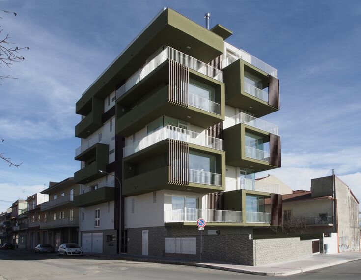 ConceptSystem 77 Alumínium ablakok, ThermoSystem 68 Alumínium ablakok és ConceptPatio 68 Alumínium tolóajtók - Lakás komplexum La casa sull'olivo található Ragusa, Olaszország