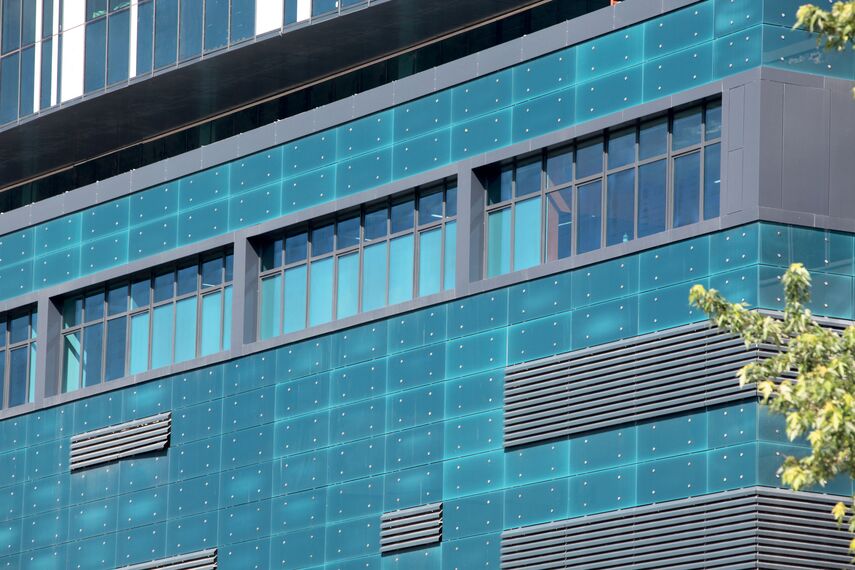 ConceptSystem 77 Alumínium ajtók, ConceptWall 50 Alumínium függönyfalak és ConceptSystem 77 Alumínium ablakok - Business center 101 Tower található Kiev, Ukrajna