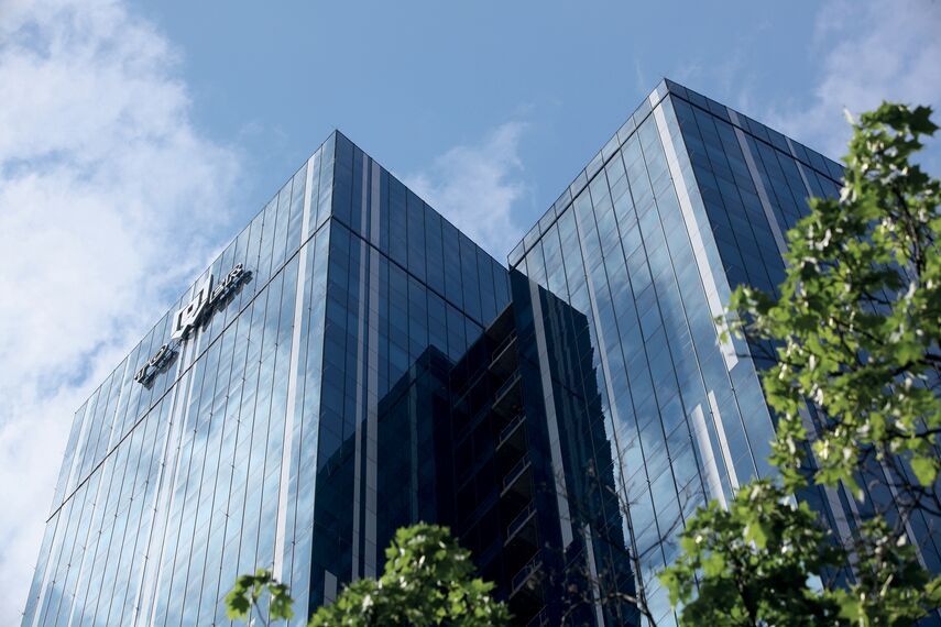 ConceptSystem 77 Alumínium ajtók, ConceptWall 50 Alumínium függönyfalak és ConceptSystem 77 Alumínium ablakok - Business center 101 Tower található Kiev, Ukrajna