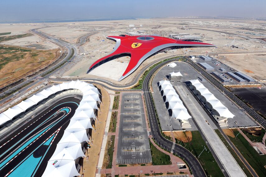 ConceptWall 86 Alumínium függönyfalak - Race track Ferrari World Abu Dhabi található Abu Dhabi, Egyesült Arab Emírségek