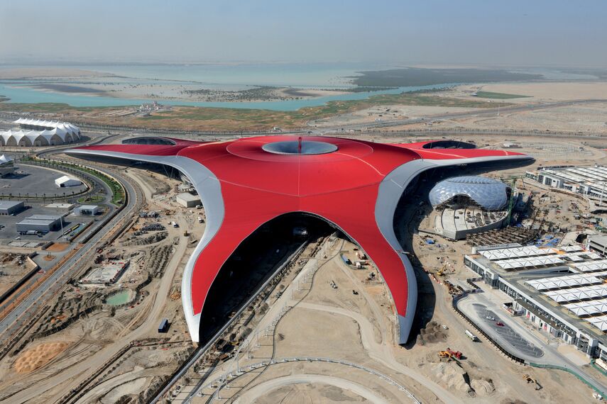 ConceptWall 86 Alumínium függönyfalak - Race track Ferrari World Abu Dhabi található Abu Dhabi, Egyesült Arab Emírségek