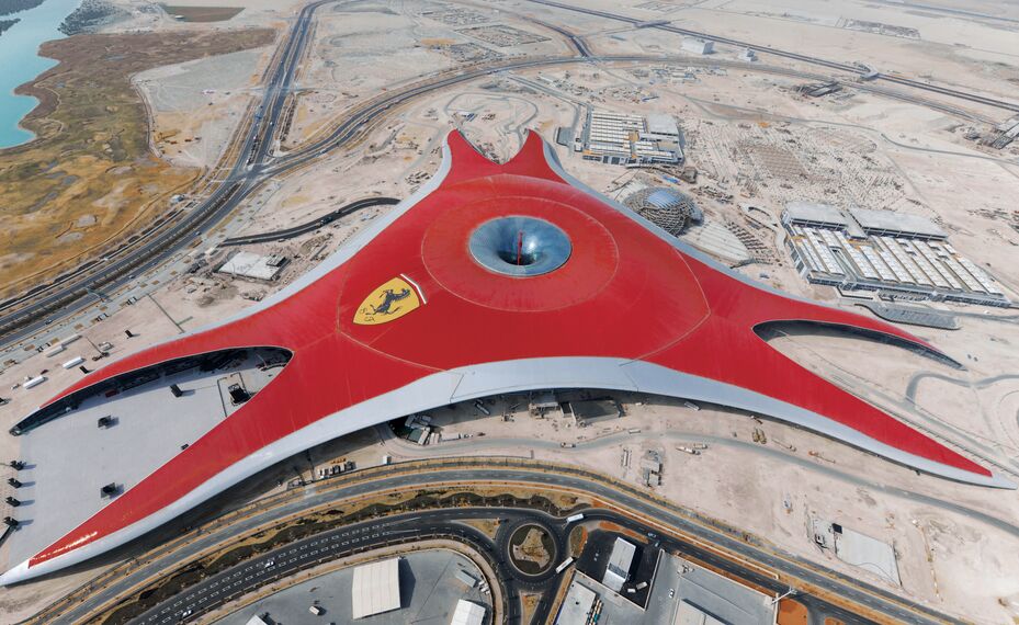 ConceptWall 86 Alumínium függönyfalak - Race track Ferrari World Abu Dhabi található Abu Dhabi, Egyesült Arab Emírségek
