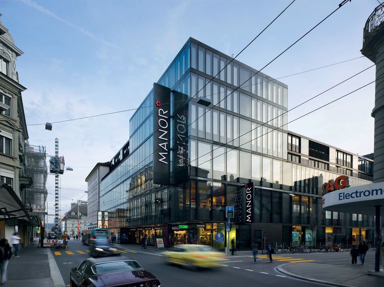Shopping centre Manor Store AG található Biel, Svájc