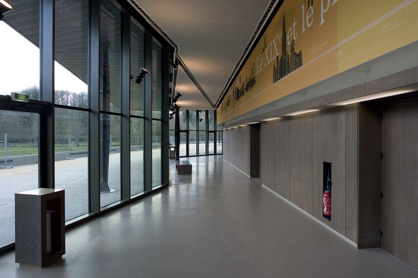 ConceptWall 50 Alumínium függönyfalak és CW 50-FV Alumínium függönyfalak - Museum Historial De La Vendée Museum található Les Lucs-sur-Boulogne, Franciaország