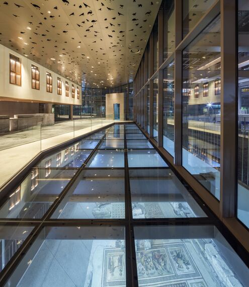 ConceptWall 50 Alumínium függönyfalak és ConceptSystem 68 Alumínium ajtók - Antakya Hilton Museum Hotel található Hatay, Törökország