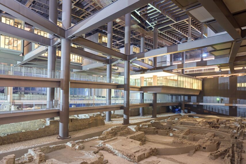 ConceptWall 50 Alumínium függönyfalak és ConceptSystem 68 Alumínium ajtók - Antakya Hilton Museum Hotel található Hatay, Törökország