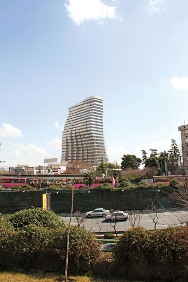 ConceptWall 60 Alumínium függönyfalak, ConceptSystem 68 Alumínium ablakok és Ventalis Kiegészítő rendszerek - Office building Jaam Tower található Tehran, Irán