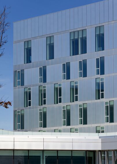 XS 68 Alumínium ablakok, CW 65-EF Alumínium függönyfalak, ConceptSystem 77 Alumínium ablakok és CW 50-SC Alumínium függönyfalak - Congress center Etopia Centre for Art and Technology található Zaragosa, Spanyolország