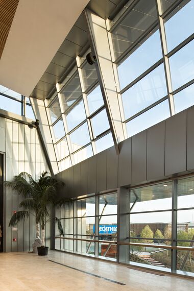 ConceptSystem 59Pa Alumínium ablakok, CW 50-ALU ON STEEL Alumínium függönyfalak, ES 50 Alumínium ablakok, CW 50 Standard Alumínium függönyfalak, CW 50 Alumínium függönyfalak és CS 59Pa Clampable Door Alumínium ajtók - Puerto Venecia található Zaragosa, Spanyolország