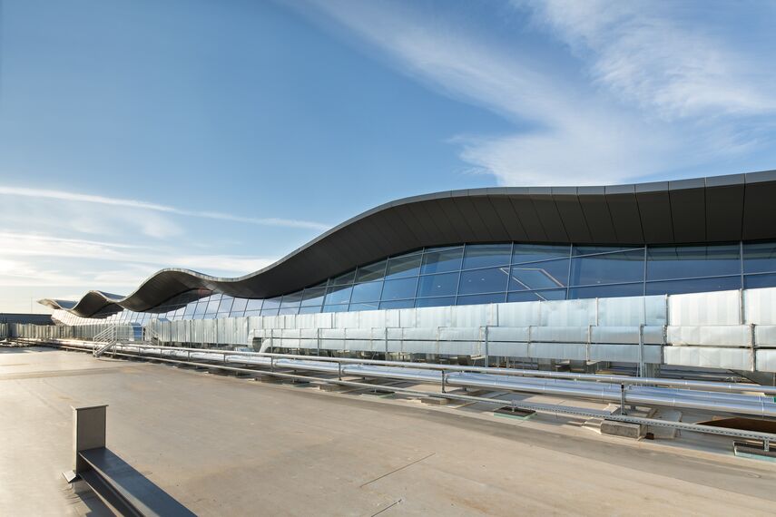 ConceptSystem 59Pa Alumínium ablakok, CW 50-ALU ON STEEL Alumínium függönyfalak, ES 50 Alumínium ablakok, CW 50 Standard Alumínium függönyfalak, CW 50 Alumínium függönyfalak és CS 59Pa Clampable Door Alumínium ajtók - Puerto Venecia található Zaragosa, Spanyolország