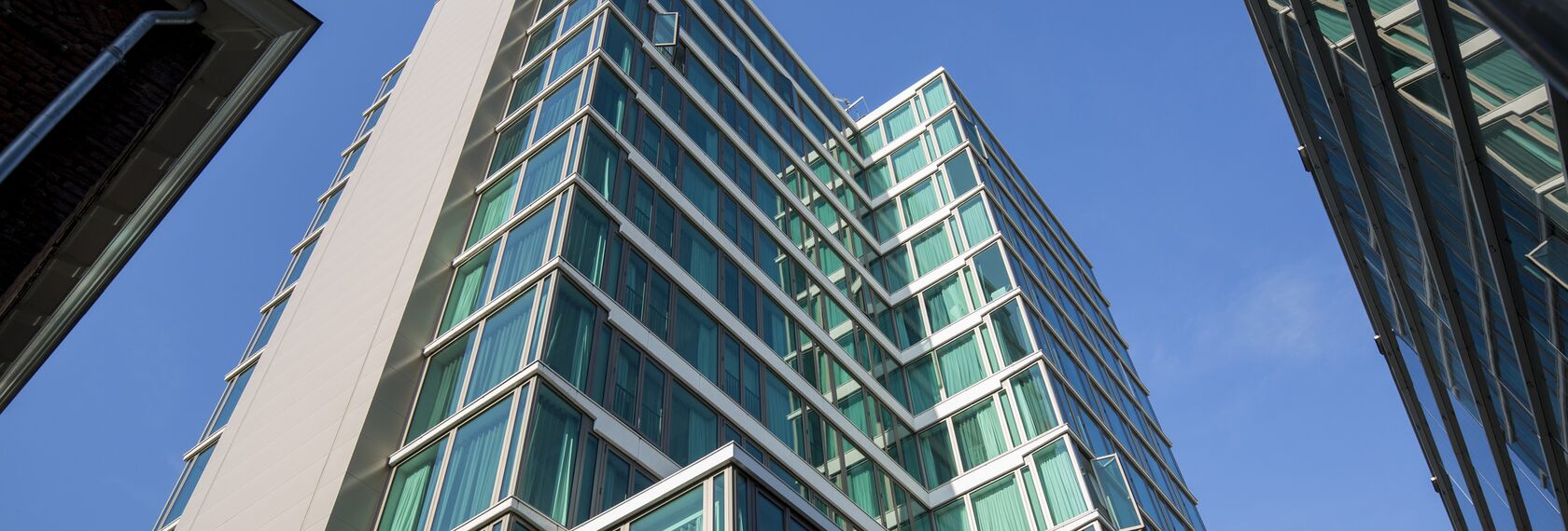 CS 77 Standard Alumínium ajtók és CS 77 Alumínium ajtók - Lakás komplexum Groene Toren Eindhoven található Eindhoven, Hollandia