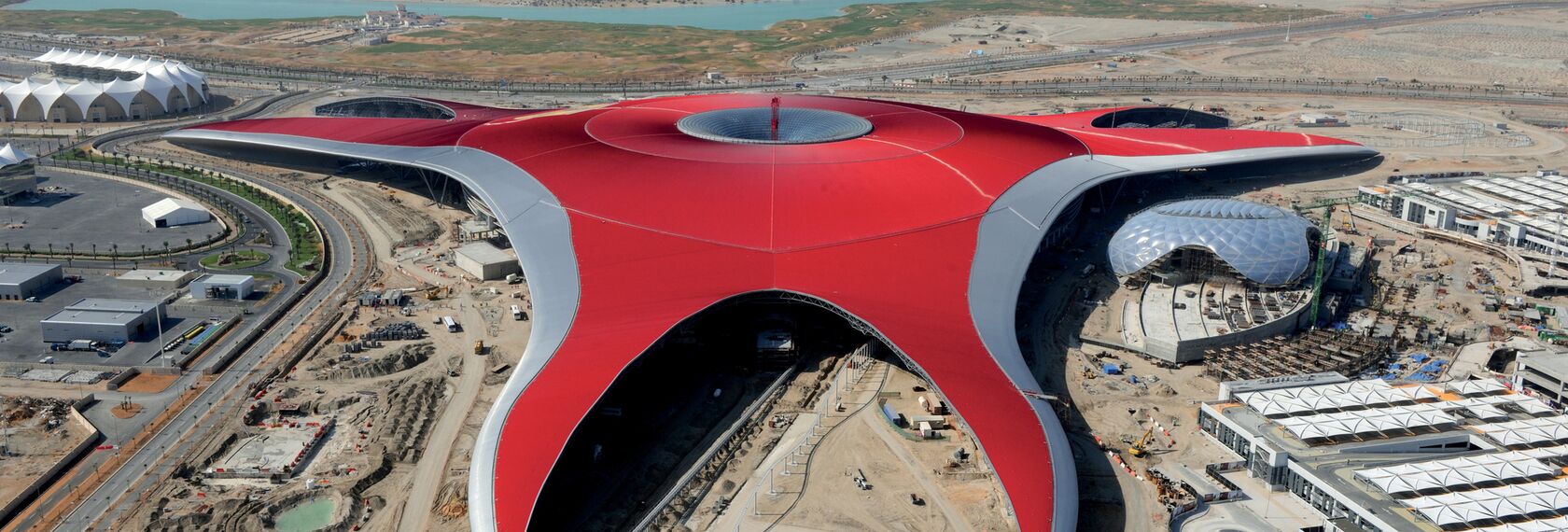 ConceptWall 86 Alumínium függönyfalak - Race track Ferrari World Abu Dhabi található Abu Dhabi, Egyesült Arab Emírségek