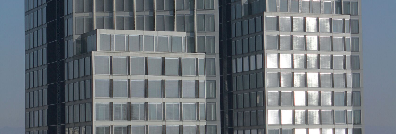 CS 86-HI (c) Törölt rendszerek, CW 86 Standard Alumínium függönyfalak és CW 86-EF Alumínium függönyfalak - Business center Sopharma Litex Business Towers található Sofia, Bulgária