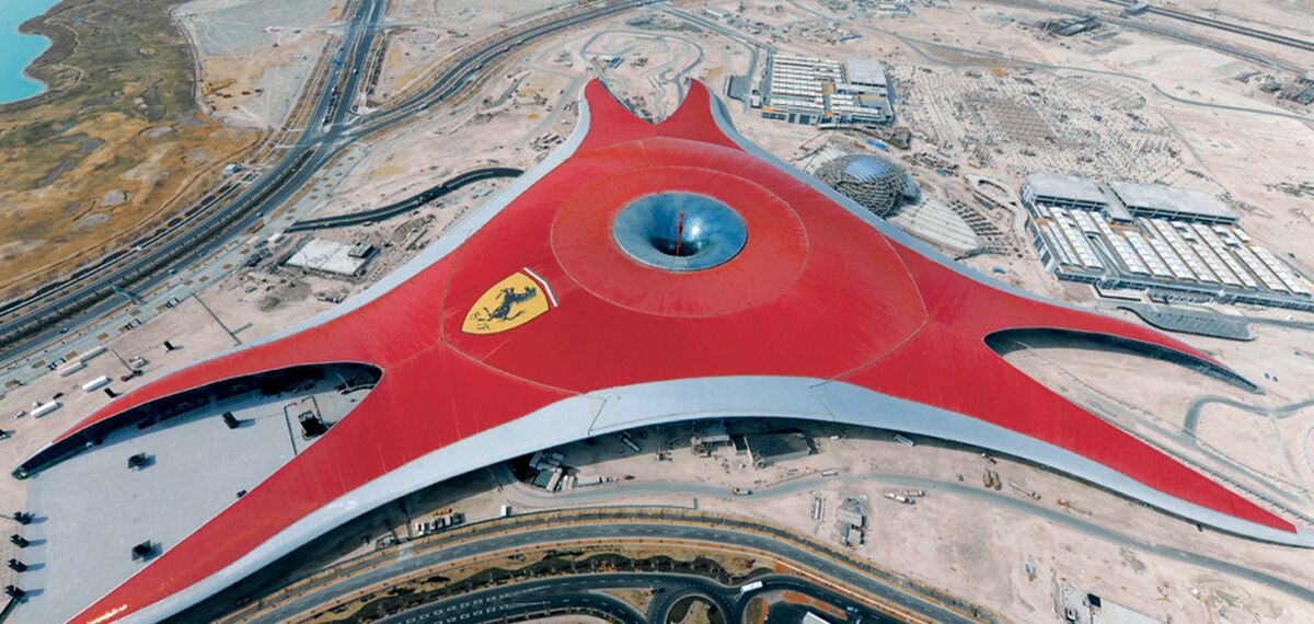 ConceptWall 86 Alumínium függönyfalak - Race track Ferrari World Abu Dhabi található Abu Dhabi, Egyesült Arab Emírségek