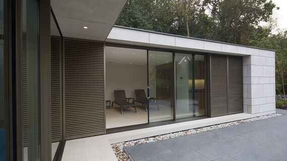BriseSoleil 40 Árnyékolás, HiFinity Alumínium tolóajtók és CS 86-HI (c) Törölt rendszerek - Poolhouse Bergen található Bergen, Hollandia