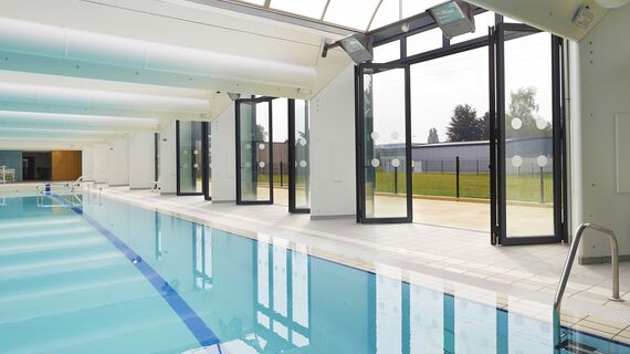 CS 86-HI (c) Törölt rendszerek és ConceptFolding 77 Alumínium tolóajtók - Swimming pool Swimming Pool találhatóFranciaország