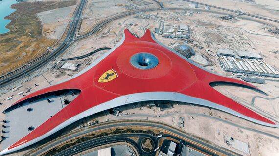 ConceptWall 86 Alumínium függönyfalak - Race track Ferrari World Abu Dhabi található Abu Dhabi, Egyesült Arab Emírségek