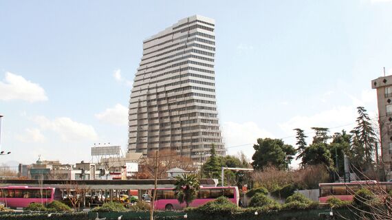 ConceptWall 60 Alumínium függönyfalak, ConceptSystem 68 Alumínium ablakok és Ventalis Kiegészítő rendszerek - Office building Jaam Tower található Tehran, Irán