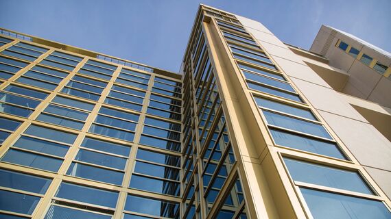 ConceptSystem 77 Alumínium ajtók, ConceptFolding 77 Alumínium tolóajtók és ConceptWall 50 Alumínium függönyfalak - Philips Light Tower Lofts található Eindhoven, Hollandia